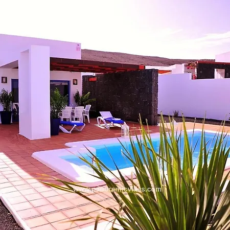 Playa Blanca Sleeps 6 Pool Air Con Wifi Villa *